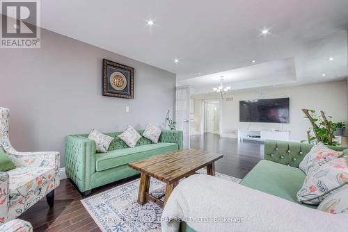 82 Matson Drive, Caledon, ON - Indoor Photo Showing Living Room