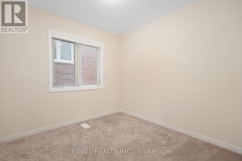 8633 Sourgum Ave, Niagara Falls, ON - Indoor Photo Showing Other Room