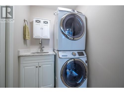 2450 Radio Tower Road Unit# 116, Oliver, BC - Indoor Photo Showing Laundry Room