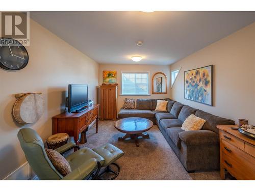 2450 Radio Tower Road Unit# 116, Oliver, BC - Indoor Photo Showing Living Room