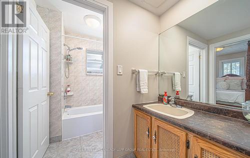 560 Taunton Rd W, Ajax, ON - Indoor Photo Showing Bathroom
