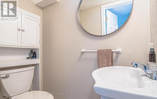 560 Taunton Road W, Ajax, ON - Indoor Photo Showing Bathroom