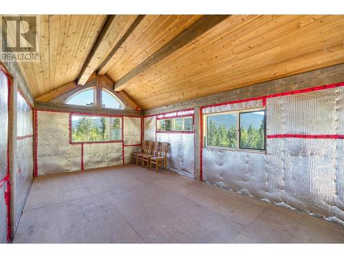 2630 Hendrickson Road, Sorrento, BC - Indoor Photo Showing Other Room