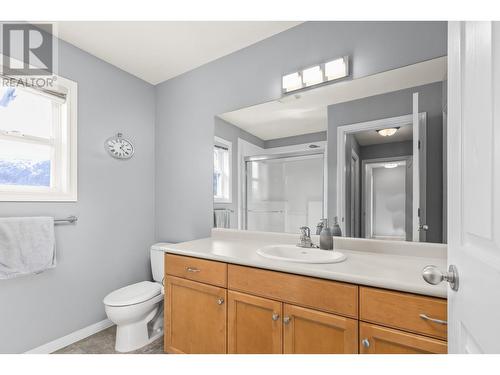 321 Providence Avenue, Kelowna, BC - Indoor Photo Showing Bathroom