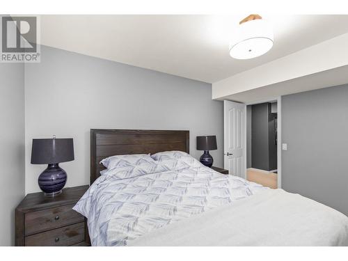 321 Providence Avenue, Kelowna, BC - Indoor Photo Showing Bedroom