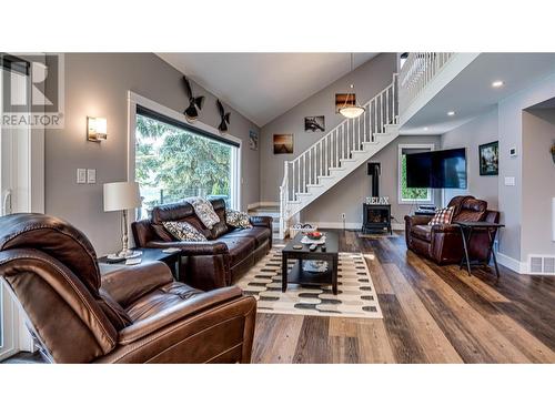 339 Coach Road, Sicamous, BC - Indoor Photo Showing Living Room