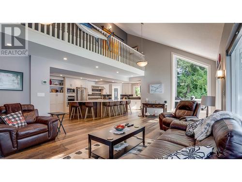 339 Coach Road, Sicamous, BC - Indoor Photo Showing Living Room