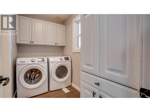 339 Coach Road, Sicamous, BC - Indoor Photo Showing Laundry Room
