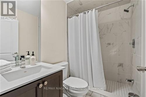 40 Windsor Circ, Niagara-On-The-Lake, ON - Indoor Photo Showing Bathroom