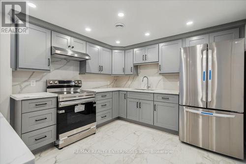 4 Sunrow Gate, Hamilton, ON - Indoor Photo Showing Kitchen With Stainless Steel Kitchen With Upgraded Kitchen