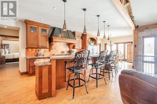 1584 Centre Road, Hamilton, ON - Indoor Photo Showing Kitchen With Upgraded Kitchen