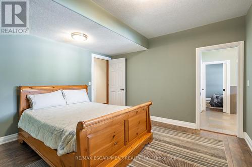 1584 Centre Road, Hamilton, ON - Indoor Photo Showing Bedroom
