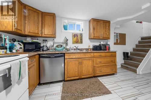 41 Macoomb Drive, Welland, ON - Indoor Photo Showing Kitchen With Double Sink