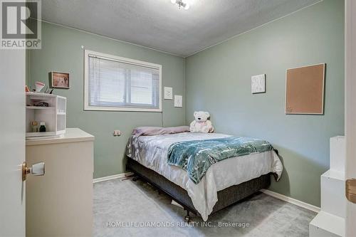6 Carousel Ave, Hamilton, ON - Indoor Photo Showing Bedroom