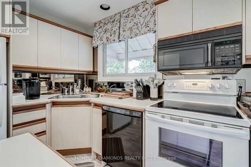 6 Carousel Avenue, Hamilton, ON - Indoor Photo Showing Kitchen