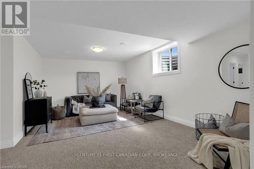 1890 Fountain Grass Drive, London, ON - Indoor Photo Showing Living Room