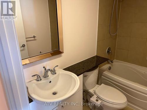 1709 - 373 Front Street W, Toronto, ON - Indoor Photo Showing Bathroom