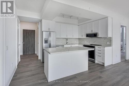 1503 - 20 Gatineau Drive, Vaughan, ON - Indoor Photo Showing Kitchen