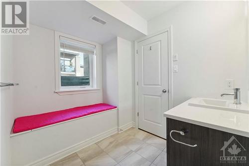 24 Carabiner Private, Ottawa, ON - Indoor Photo Showing Bathroom