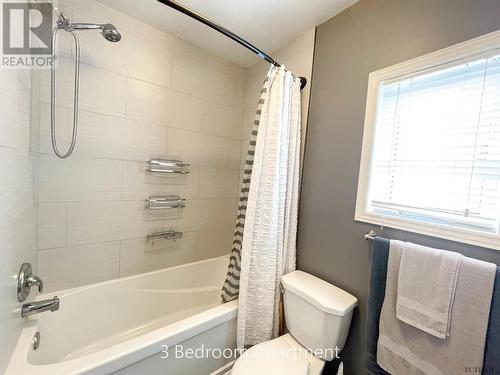 141 Main St, Iroquois Falls, ON - Indoor Photo Showing Bathroom