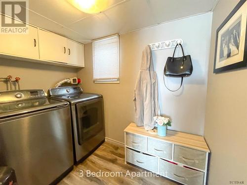 141 Main St, Iroquois Falls, ON - Indoor Photo Showing Laundry Room
