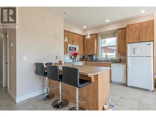 1406 29 Avenue, Vernon, BC - Indoor Photo Showing Kitchen