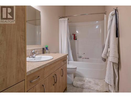 1406 29 Avenue, Vernon, BC - Indoor Photo Showing Bathroom