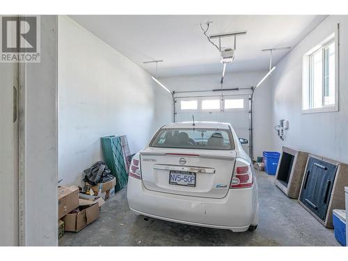 1406 29 Avenue, Vernon, BC - Indoor Photo Showing Garage