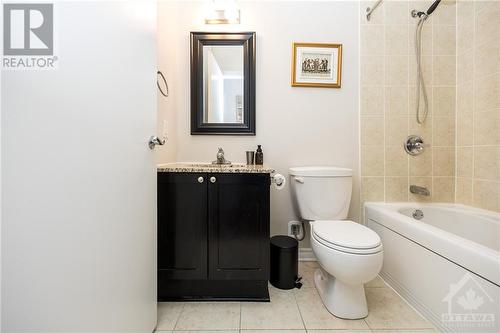 205 Bolton Street Unit#408, Ottawa, ON - Indoor Photo Showing Bathroom