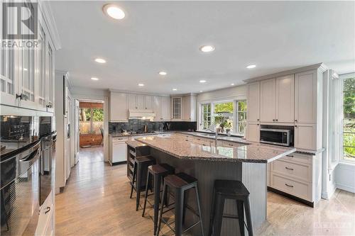 3746 Revelstoke Drive, Ottawa, ON - Indoor Photo Showing Kitchen With Upgraded Kitchen