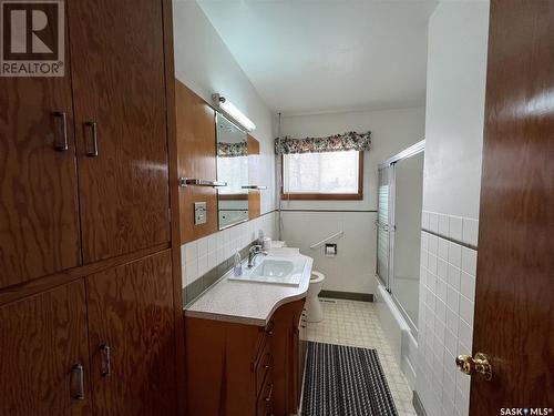 412 1St Street E, Meadow Lake, SK - Indoor Photo Showing Laundry Room