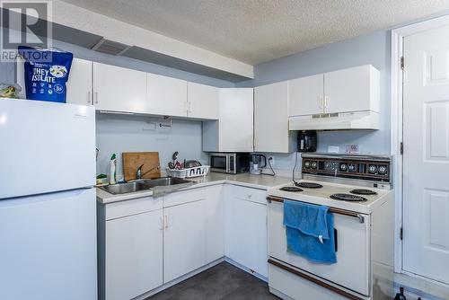 4203 Morgan Crescent, Prince George, BC - Indoor Photo Showing Kitchen With Double Sink