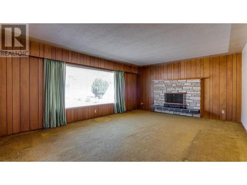 5505 Old Kamloops Road, Vernon, BC - Indoor Photo Showing Living Room With Fireplace