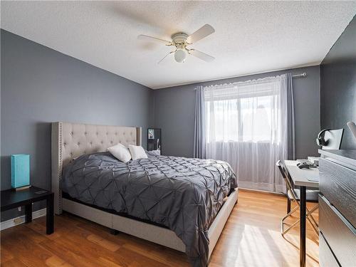 35 Orlando Drive, St. Catharines, ON - Indoor Photo Showing Bedroom