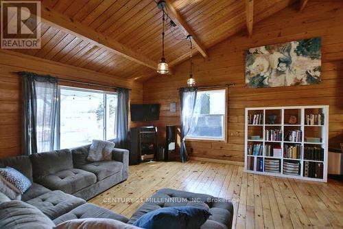 114 Holmcrest Lane, Meaford, ON - Indoor Photo Showing Living Room