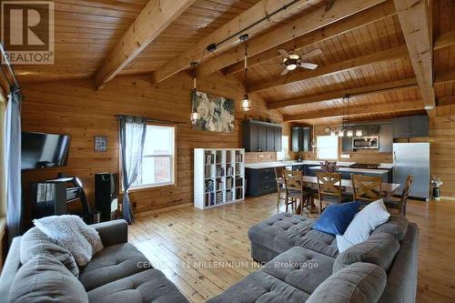 114 Holmcrest Lane, Meaford, ON - Indoor Photo Showing Living Room