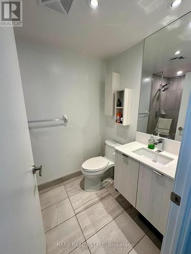 1110Nt - 99 Broadway Avenue, Toronto, ON - Indoor Photo Showing Bathroom