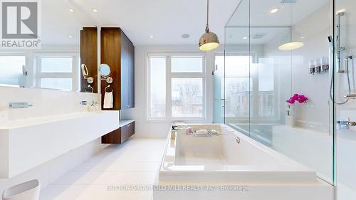 253 Roxton Rd, Toronto, ON - Indoor Photo Showing Bathroom