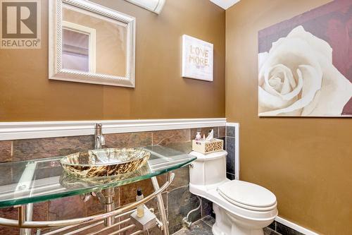 2285 Somerset Road, West Kelowna, BC - Indoor Photo Showing Bathroom