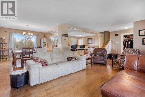 2285 Somerset Road, West Kelowna, BC - Indoor Photo Showing Living Room