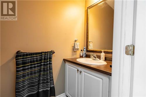 main floor powder room - 78 Sunset Boulevard, Cornwall, ON - Indoor Photo Showing Bathroom