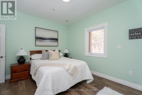 44 Bass Lake Road, Galway-Cavendish And Harvey, ON - Indoor Photo Showing Bedroom