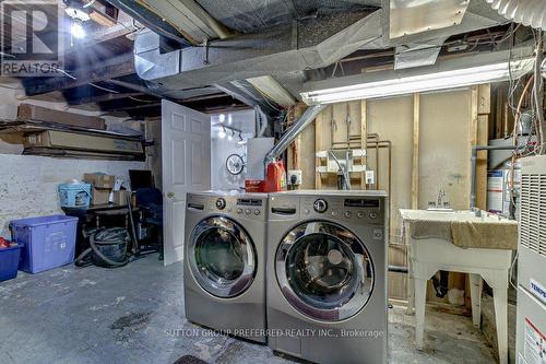 111 Edward Street, London, ON - Indoor Photo Showing Laundry Room