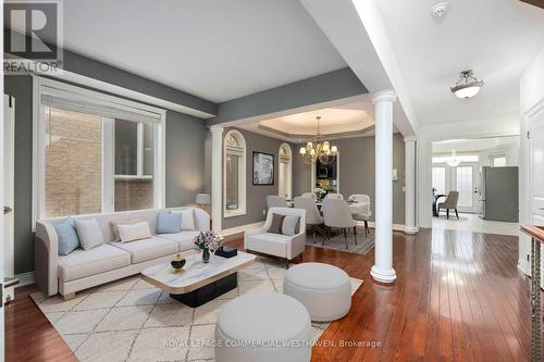 15 Quatro Crescent, Brampton, ON - Indoor Photo Showing Living Room