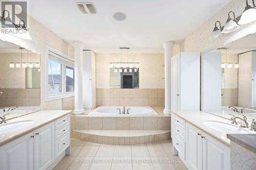 15 Quatro Crescent, Brampton, ON - Indoor Photo Showing Bathroom