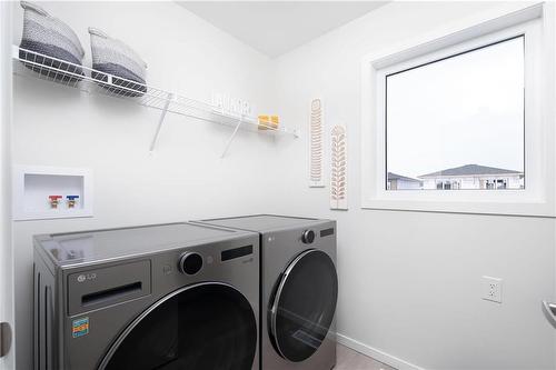 52 Saddle Creek Cove, Winnipeg, MB - Indoor Photo Showing Laundry Room