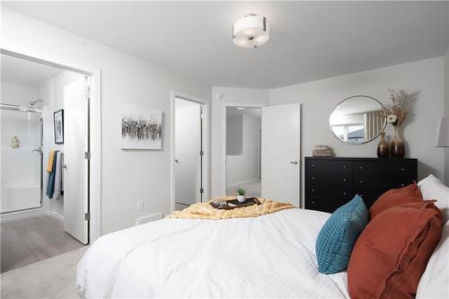52 Saddle Creek Cove, Winnipeg, MB - Indoor Photo Showing Bedroom