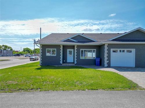 4 250 7Th Avenue N, Virden, MB - Outdoor With Facade