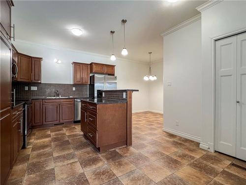 4 250 7Th Avenue N, Virden, MB - Indoor Photo Showing Kitchen