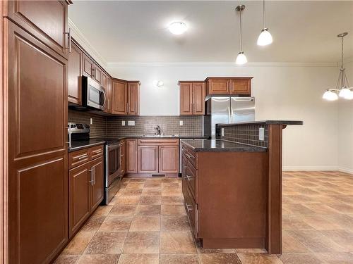 4 250 7Th Avenue N, Virden, MB - Indoor Photo Showing Kitchen